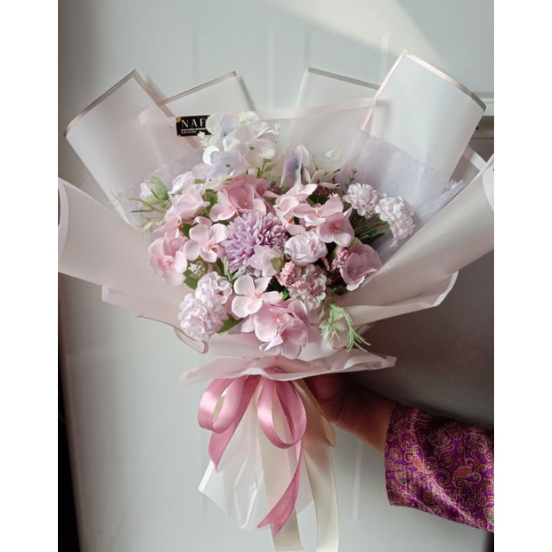 LANGSUNG KIRIM BUKET BUNGA ARTIFICIAL RANDOM PREMIUM SEDANG BUKET WISUDA BUKET ULANG TAHUN BUKET ANNIVERSARY LIAMFLORIST