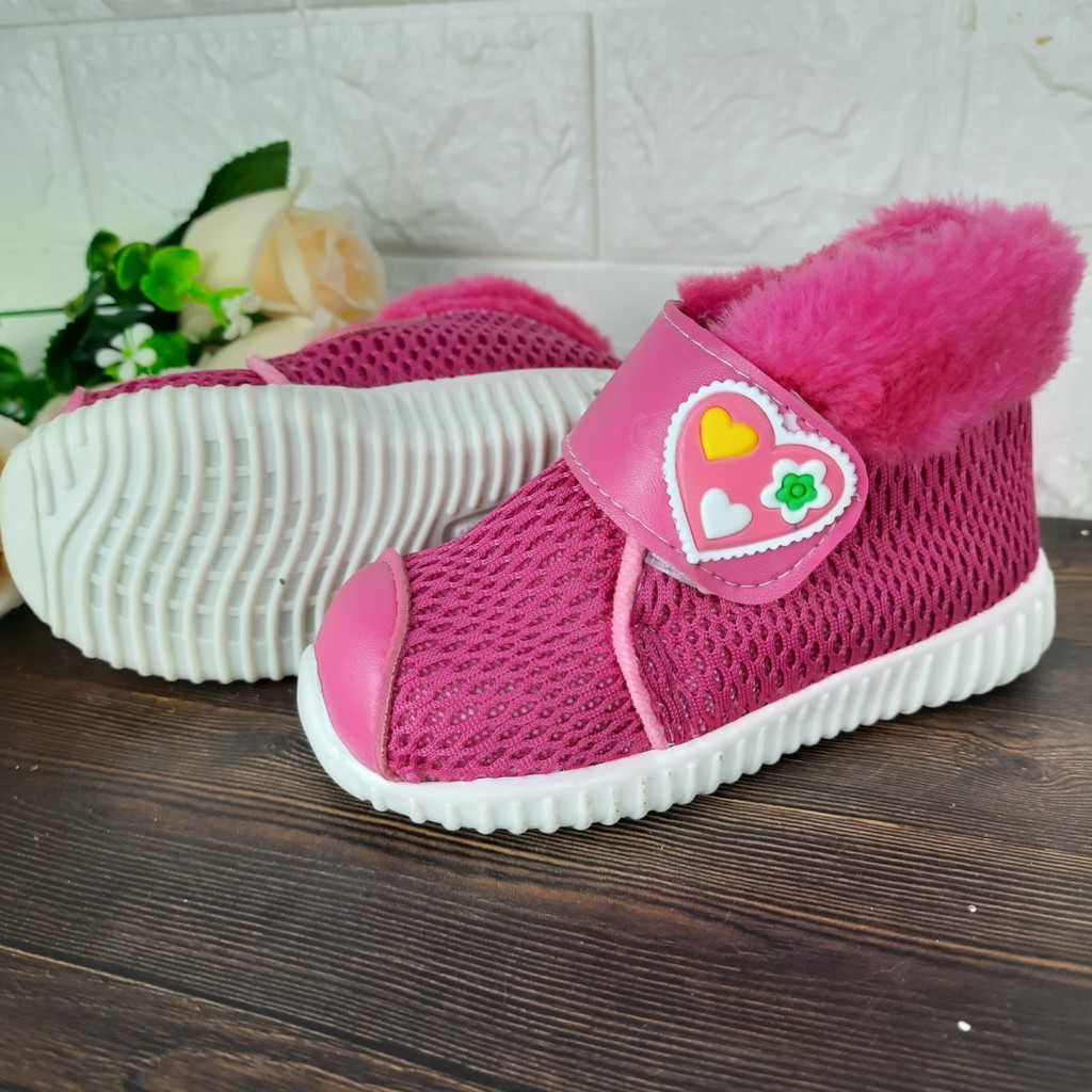 [TAMAN SEPATUKU] SEPATU TRENDY MURAH BOOT BULU LOVE ANAK PEREMPUAN UNTUK 1-3 TAHUN CAX10