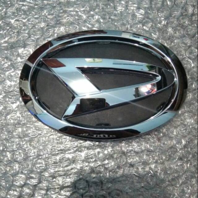 EMBLEM LOGO GRILL DEPAN XENIA GRAND SIGRA SATUAN plus breket hitamnya