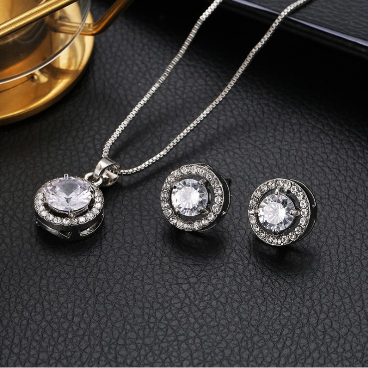 Kalung Necklace Women Busana Mulia Klasik Anting-anting Berlian Bulat Setelan Jas