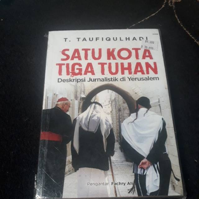 buku Satu Kota Tiga Tuhan : Deskripsi jurnalistik di Yerusalem