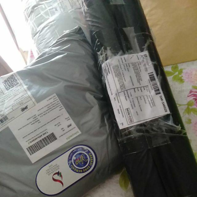 Wallpaper Dinding Bunga Merah Abu Kotak