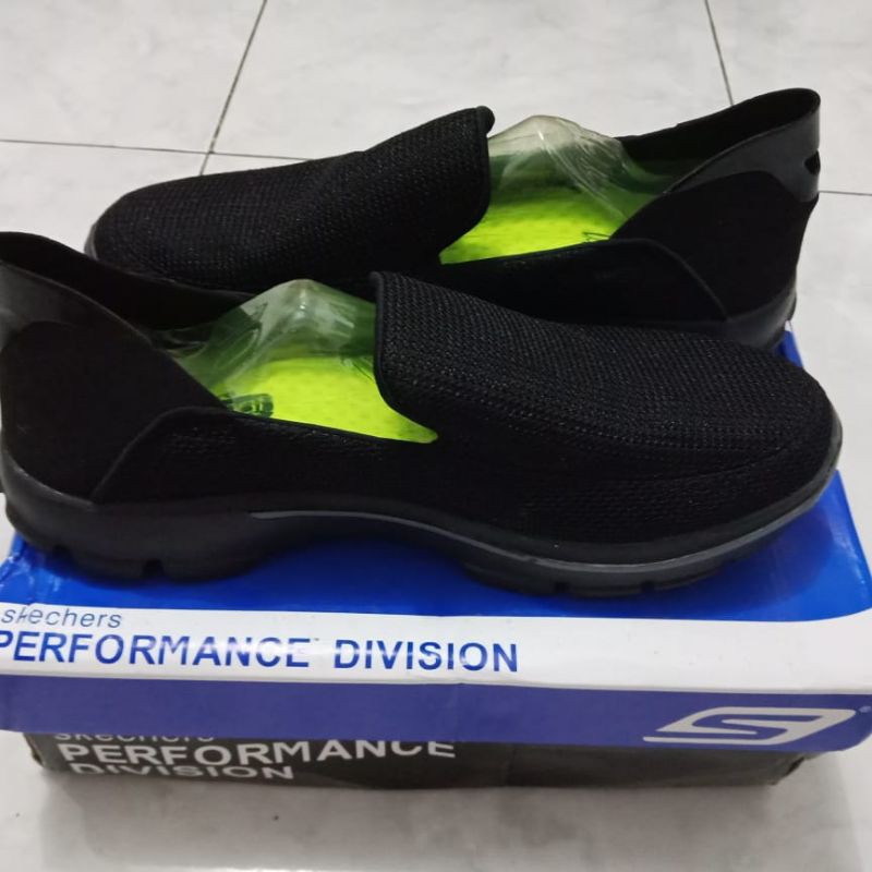 sepatu sketchers pria murah