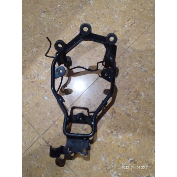 Breket Dudukan Pangkon Lampu VIXION New NVA NVL 2014 2015 ORIGINAL COPOTAN BEKAS SECOND