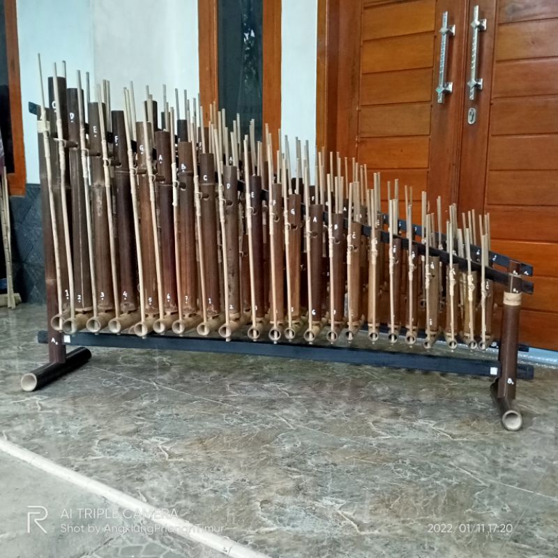 Angklung 22 nada 2 tabung Bambu hitam pke palang kayu nada ( C - C )
