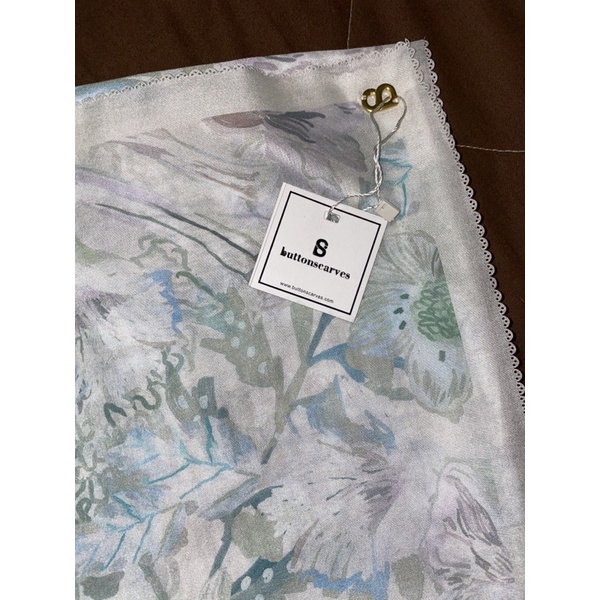 The Daisy In White Buttonscarves