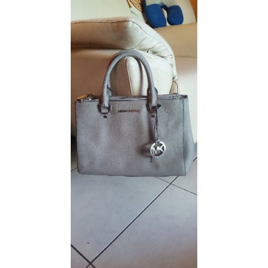 Tas preloved branded second bekas berkualitas Michael Kors abu abu