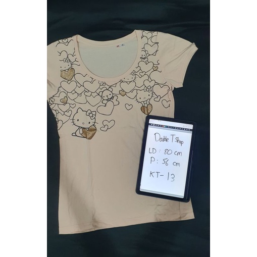 Kaos Uniqlo Hello Kitty size S