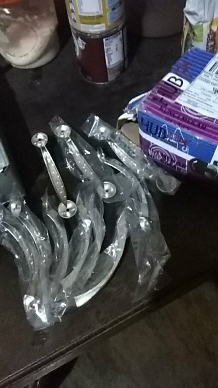 Tarikan Handel Laci Lemari Titik Bintik