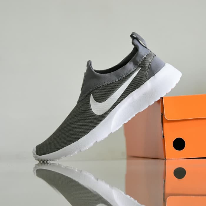 SANTAI DAN NYAMAN Sepatu Sport Santai Nike Kaishi Run Slip On Slop Tanpa Tali - Abu Abu