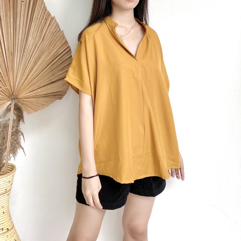 BEFAST - ZEC OOTD Wanita Blouse ALIF / Darcy Oversize Shirt / Blouse Wanita / Blouse Leher V / Blouse Casual / Blouse Lengan Pendek / Blouse Kekinian 2022 / Blouse Remaja terbaru / Fashion Wanita Kerja