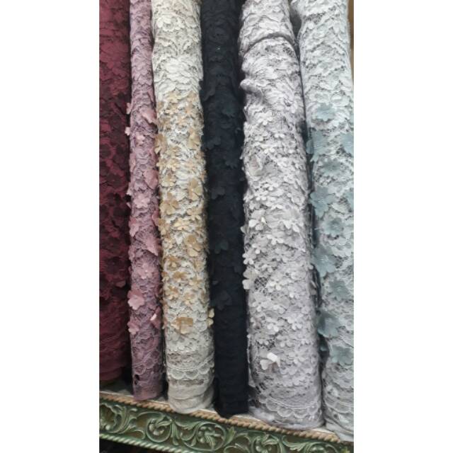 Brukat Fatmawati 3D Motif Bunga Timbul Separo