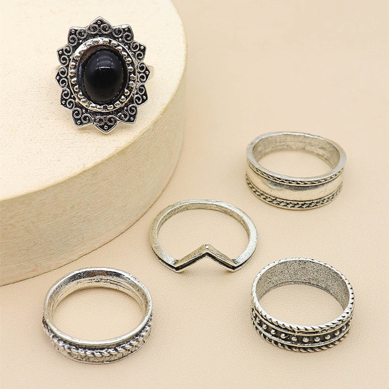5pcs / Set Cincin Buku Jari Aneka Bentuk Warna Silver Gaya Vintage Untuk Wanita