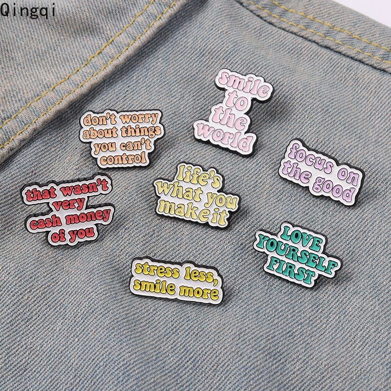 Bros Pin Enamel Desain Quotes Don 't Worry Smile To World Inspirasional Untuk Pria Dan Wanita