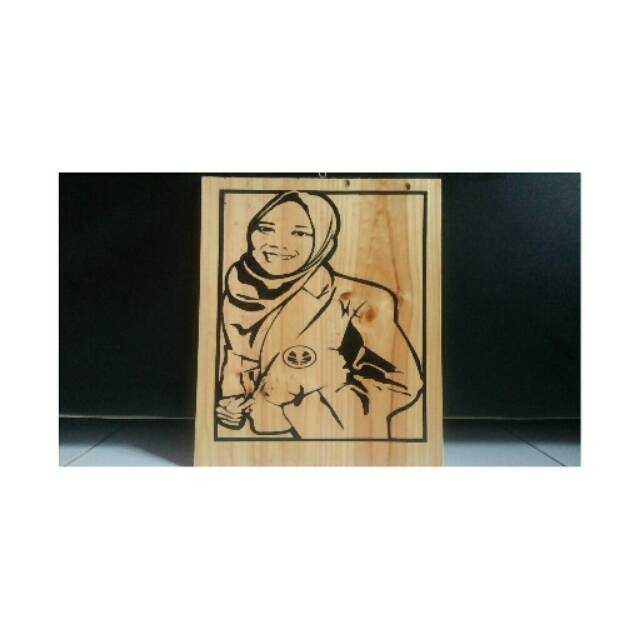 Siluet Wajah (dasar Kayu Palet)