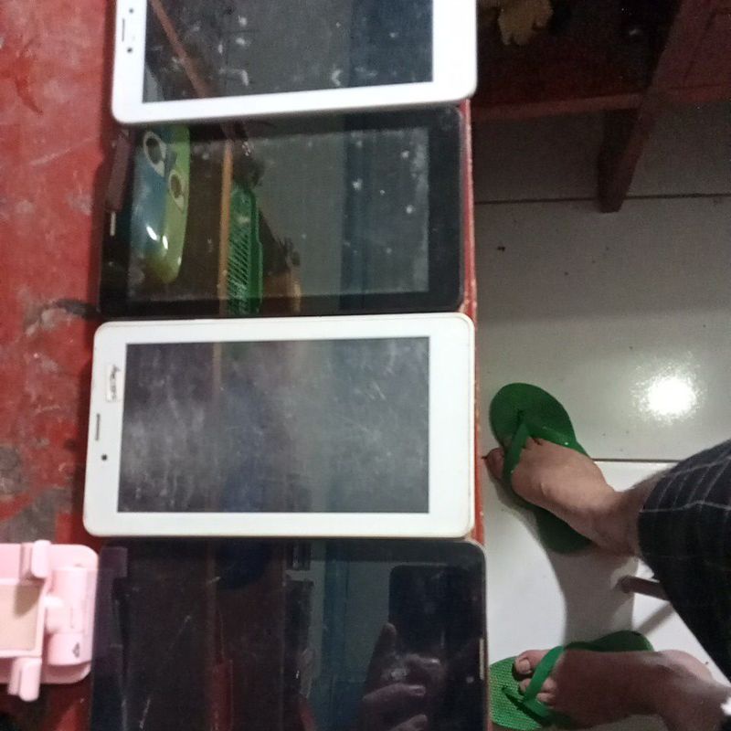 tablet advan,evercross minus