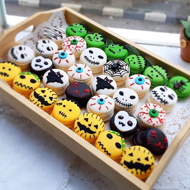 

HALLOWEEN THEME COOKIES & MACARONS