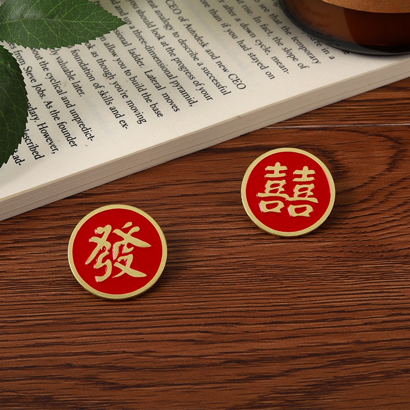 Bros Pin Desain Karakter Keberuntungan China Bahan Metal Warna Merah Untuk Hadiah Teman