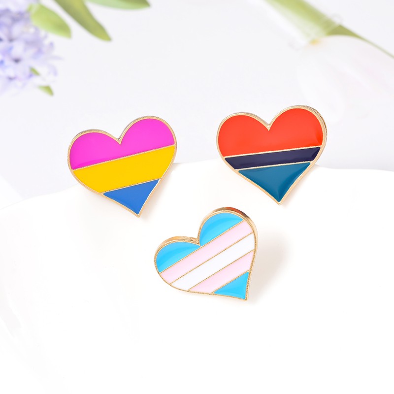 3pcs / Set Bros Pin Enamel Bentuk Hati Motif Bendera Warna-Warni Pelangi Untuk Hadiah