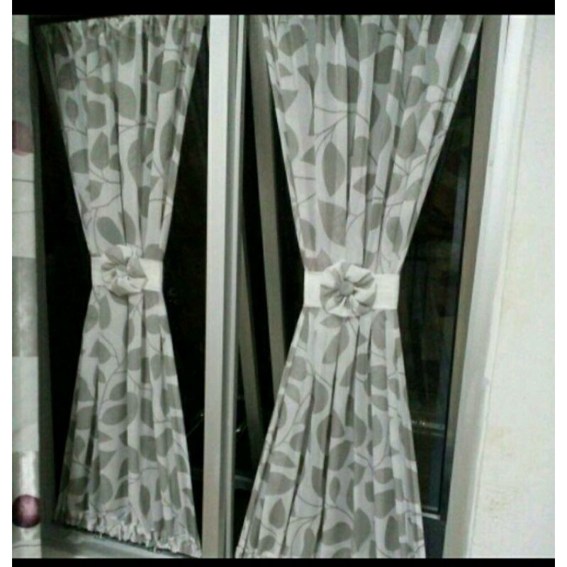 Gorden minimalis puring kaca ikat kupu-kupu motif