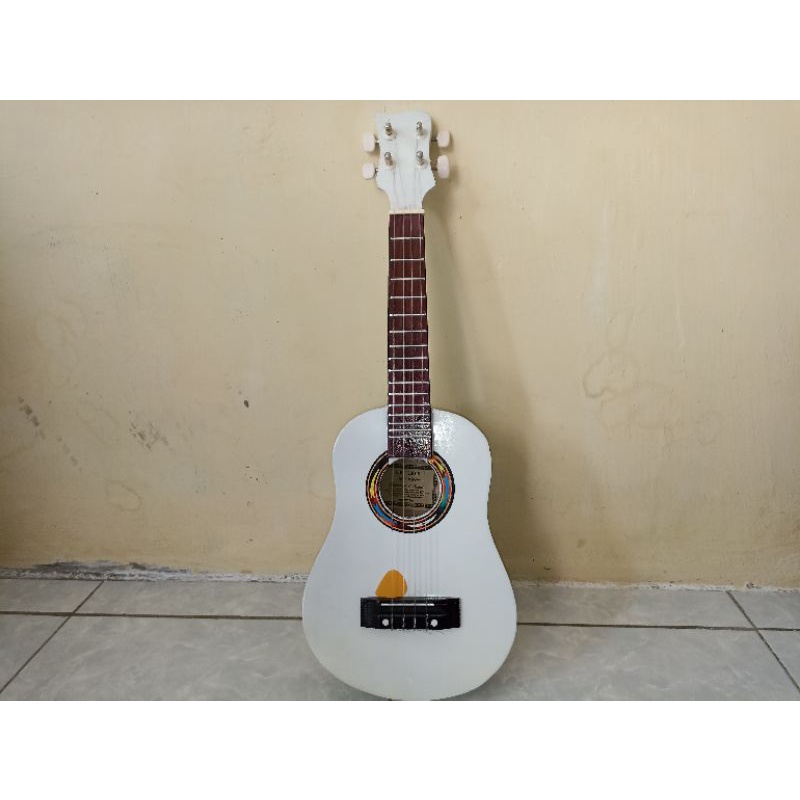 Ukulele Preloved ( Bekas Pakai ) Ukulele ------- SN -499 ------- Indonesia