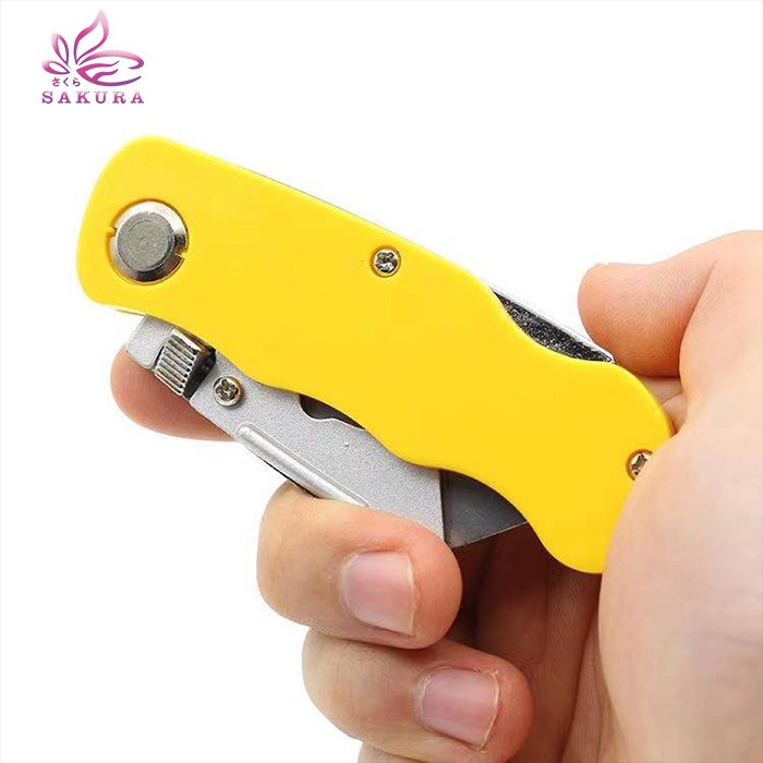 

Cuci Gudang Pisau Cutter Lipat, Foldable Cutter Knife Refil Isi 5 Pcs -Sosoyo Sale!!!