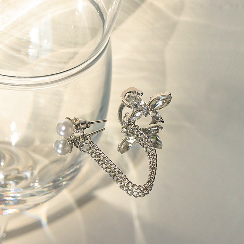 Perhiasan Anting Stud Klip Tulang Telinga Wanita Bentuk Kupu-Kupu Rumbai Mutiara Bahan Resin Gaya Vintage Korea