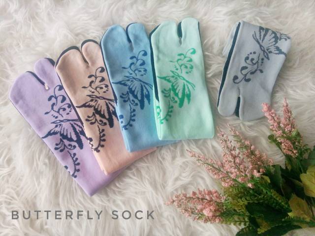 Kaos Kaki Butterfly