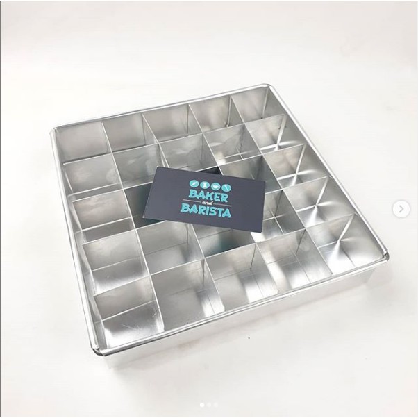  Loyang  Sekat  20x20 25 lubang 11135082 Cetakan kue 