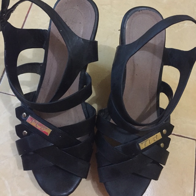 Preloved wedges FLD Ori