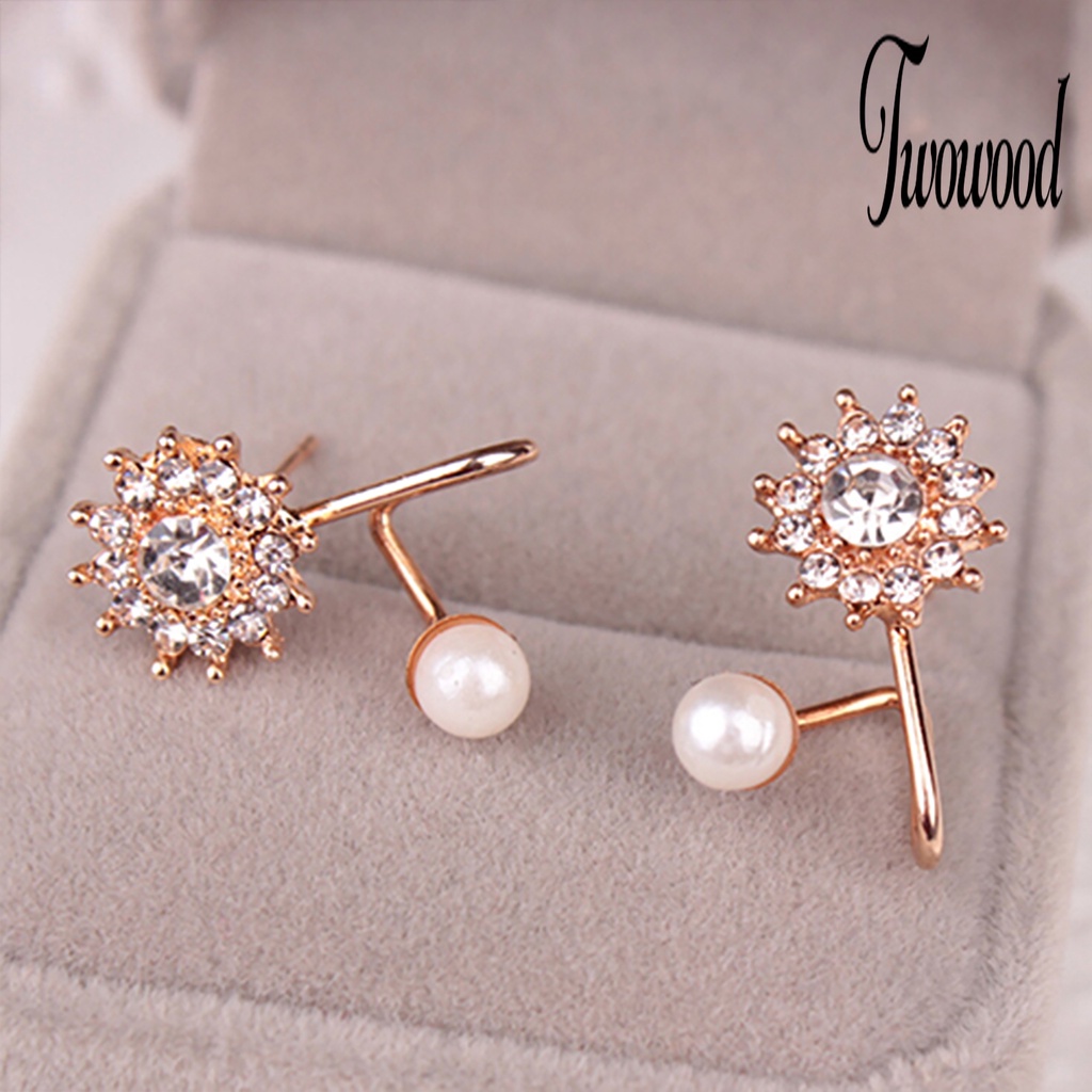 1 Pasang Anting Stud Desain Snowflake Untuk Kencan