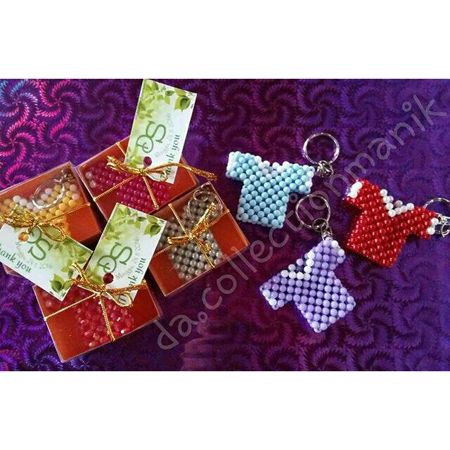Gantungan Kunci Manik Manik Baju