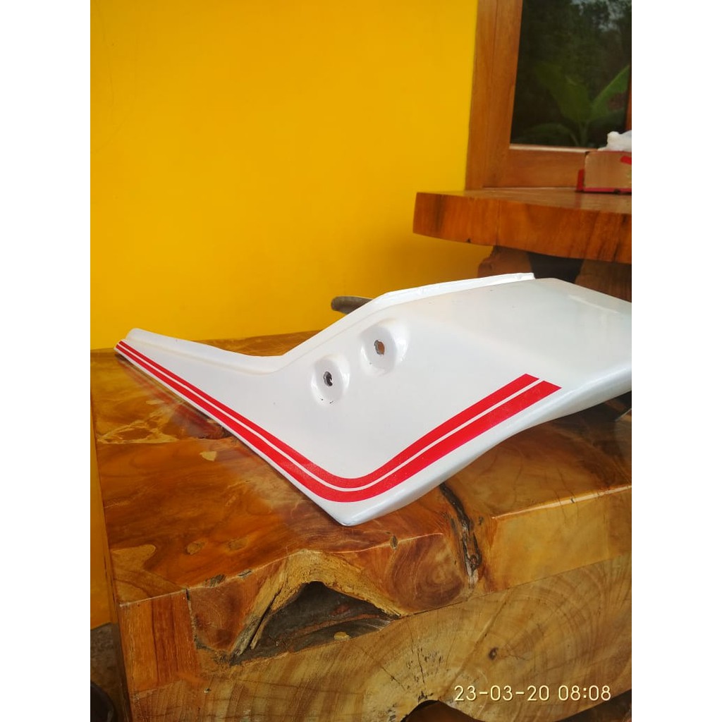 Body Belakang RX Spesial Putih Lis Merah / Tepong Belakang RX Spesial / Yamaha RX Spesial