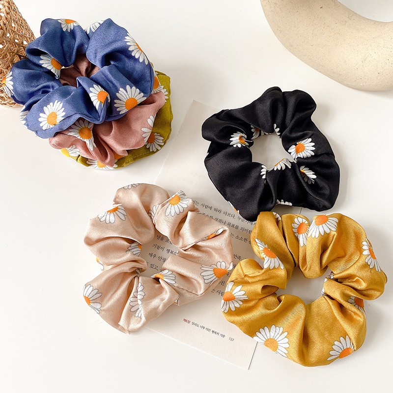 OVERFLOWS.ID ✿ Scrunchie Ikat Rambut Cepol Korea Lucu Satin Bunga Daisy Import