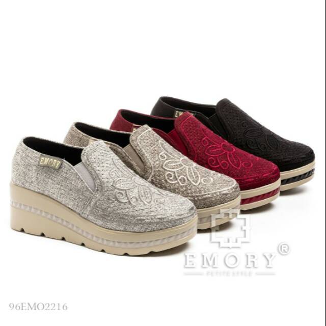 Sepatu emory