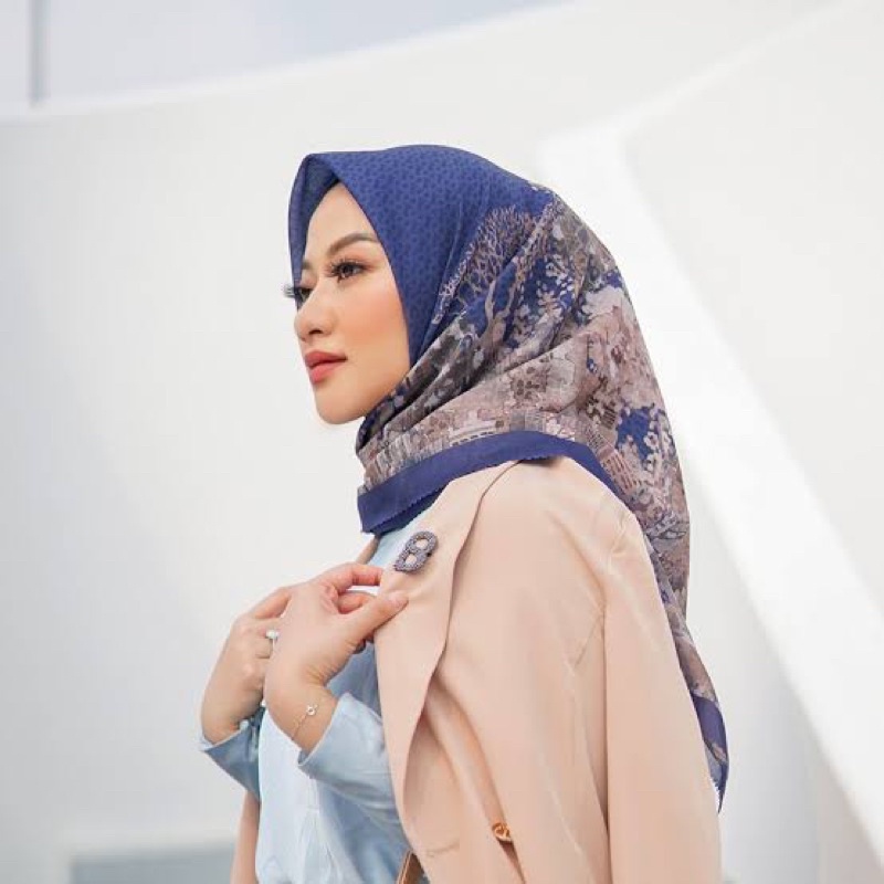 PL Buttonscarves New York Reborn Collector Royal Blue