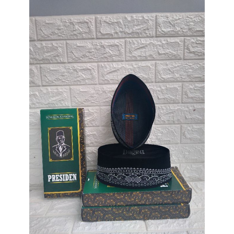 Peci Kopiah Songkok Nasional MEREK PRESIDEN Hitam Batik Putih Bahan Beludru