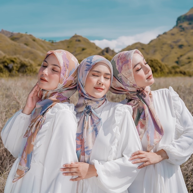 Koyu Hijab Segiempat Viney Jepang Motif Abstrak Beach Sand