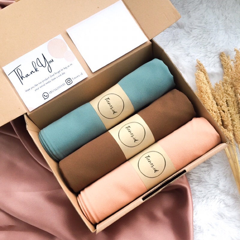 

Hampers Hijab untuk kado ulang tahun, tunangan, wisuda, nikahan dll