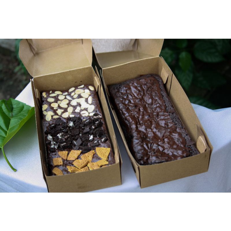 

Fudgy Brownie | Ukuran 22×10 | with topping