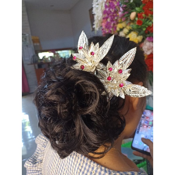 Semanggi emas / hiasan rambut semanggi