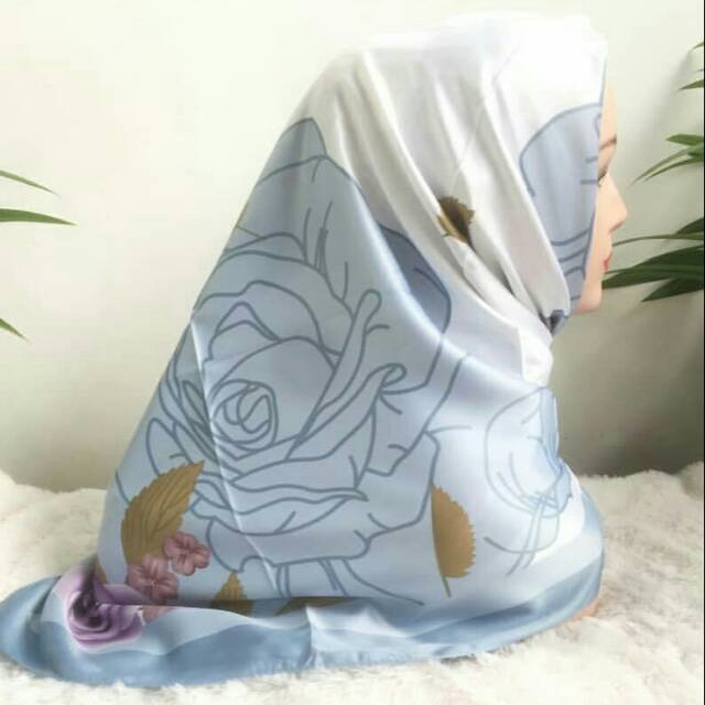 Jilbab segi empat satin silk Whitney by davanya