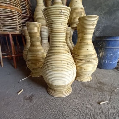 Vas Bunga Guci Rotan Tinggi 30 cm / Guci Rotan Vas Bunga Decorasi Ruang / Pot Bunga Hias Guci Rotan Alam