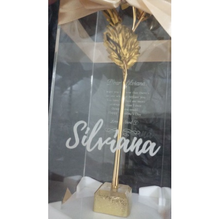 

Bunga GOLD akrilik Kado Valentine