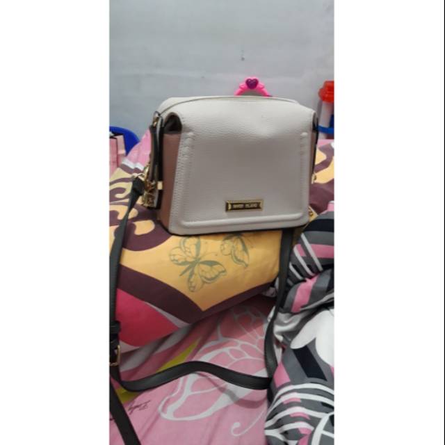 PRELOVED TAS RIVER ISLAND