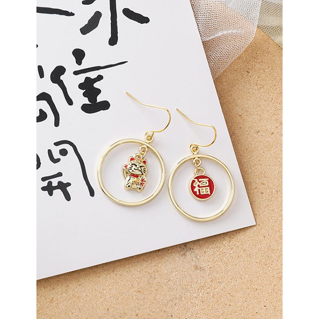 LRC Anting Gantung Fashion Golden Contrasting Lucky Cat Earrings D66129