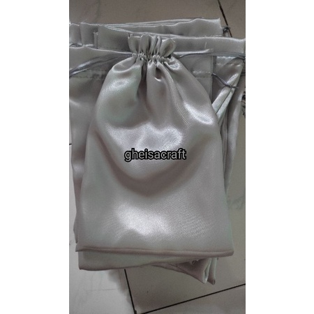 pouch serut satin