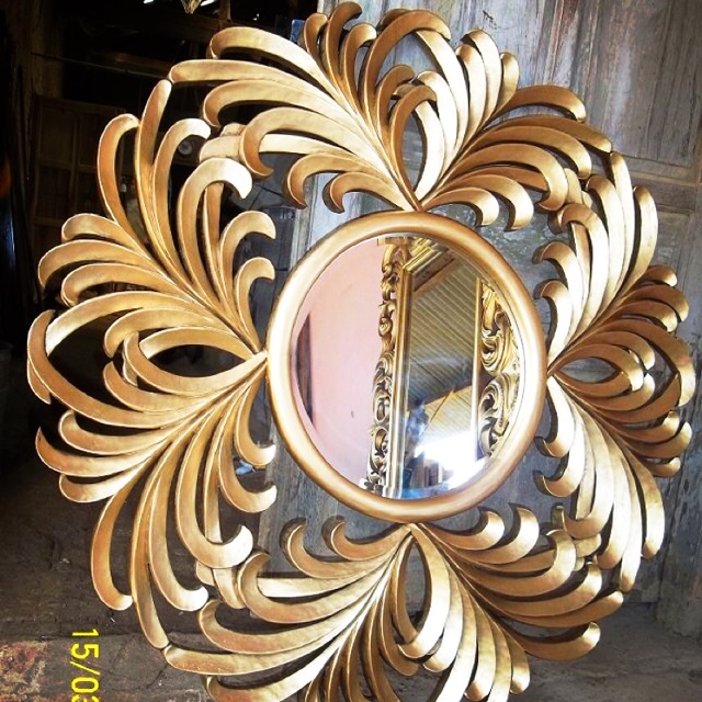 cermin hias kayu mahoni warna gold