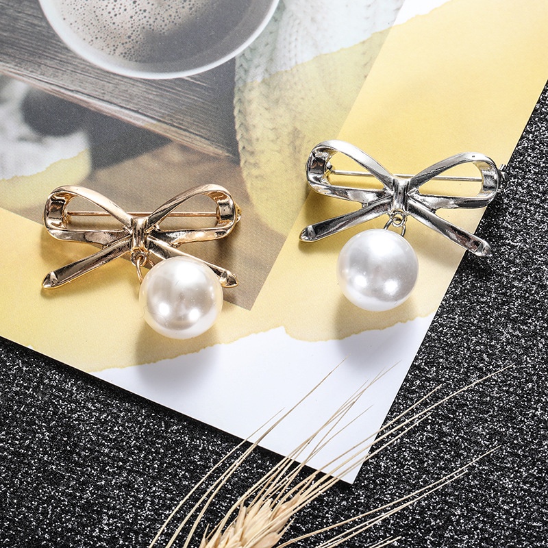 [Women &amp; Men Korean Creative Crystal Pearl Bow Brooches] [Clothes jacket Metal Brooch Pins] [Denim Shirt Lapel Hat Collar Jewelry]