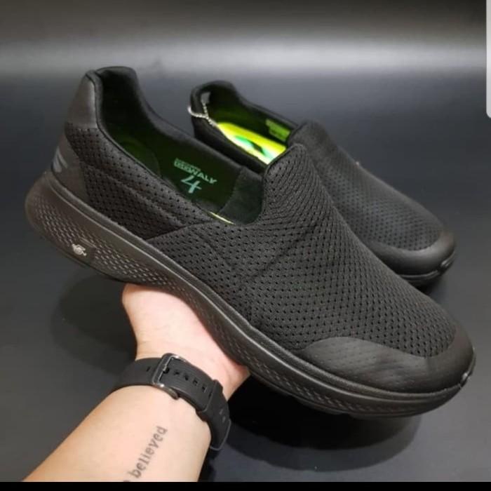 Sepatu Pria Skechers Skecher Gowalk 4 Man Restock